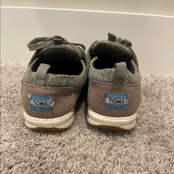 TOMS | Women’s Sneakers - Picture 2 of 3